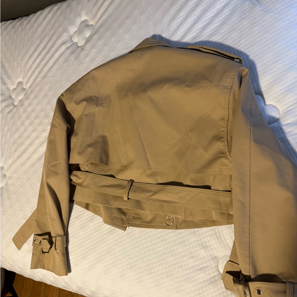 Preowned , Tan Cropped trench Jacket , size small - Picture 2 of 2